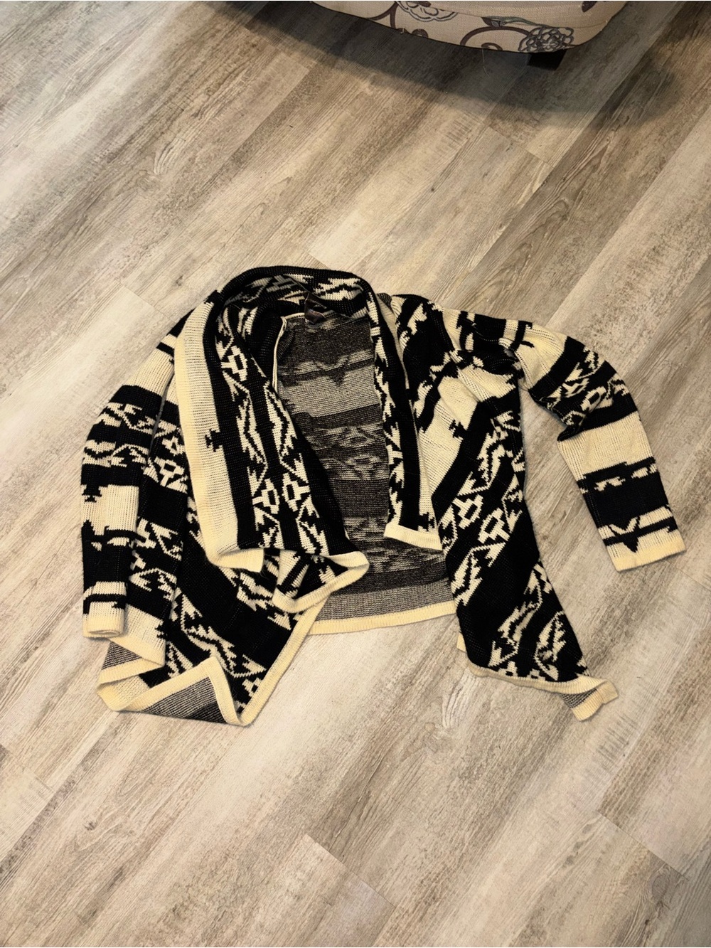 Black and Cream Open-Front Patterned Women’s Sweater